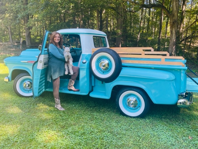 Loretta Kretchko formerly conducting estate sales under Litchfield Hills Estate Sales Service  has over 35 years experience buying, selling and appraising antiques in Connecticut and New York. She will work with you on your needs